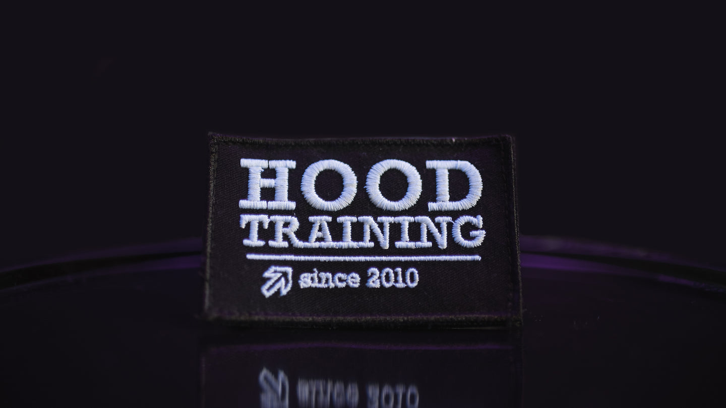 Stylischer Hood Training Aufnäher